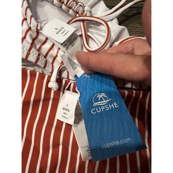 NWT- Cupshe bikini with reversable bottom - Picture 6 of 6